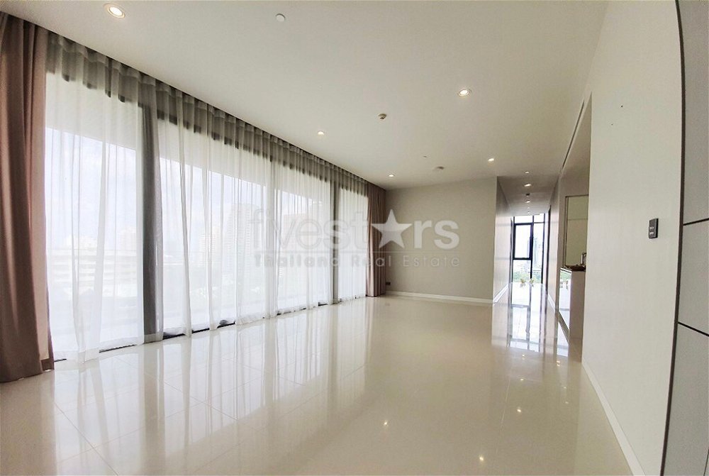 High end 2-bedroom condo for sale close to BTS Phromphong 3049908699