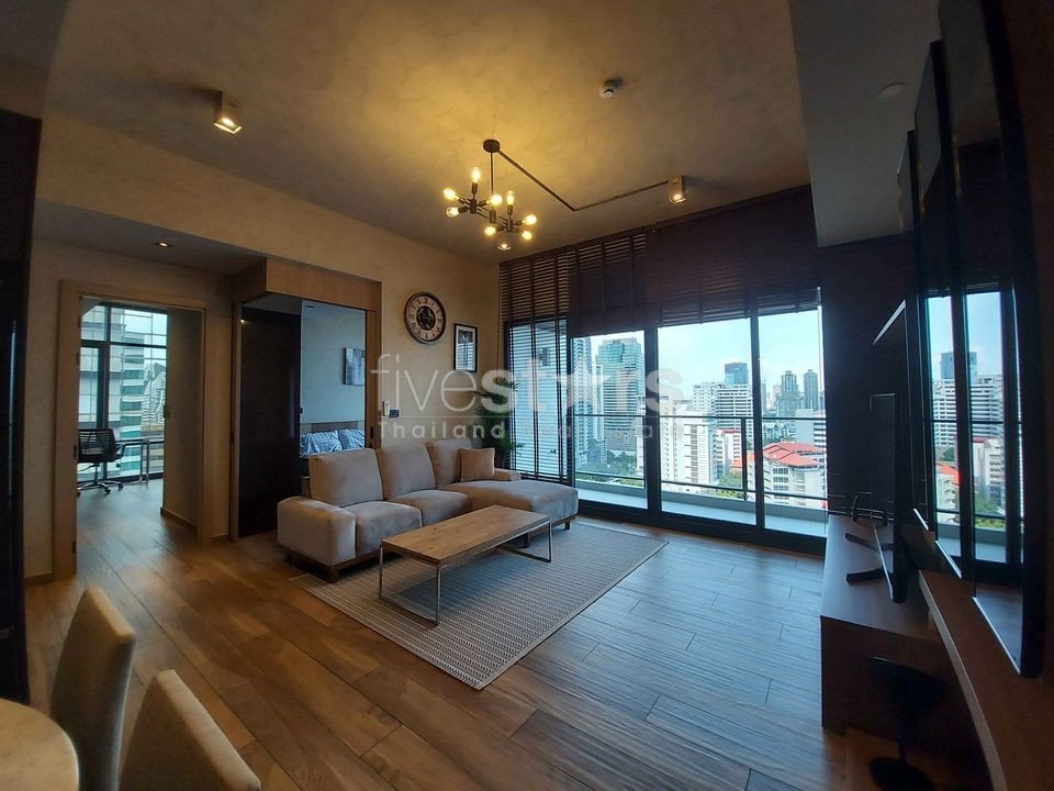 Modern 2 bedrooms condo for sale only 3 minutes walk to MRT Petchburi 1121761718