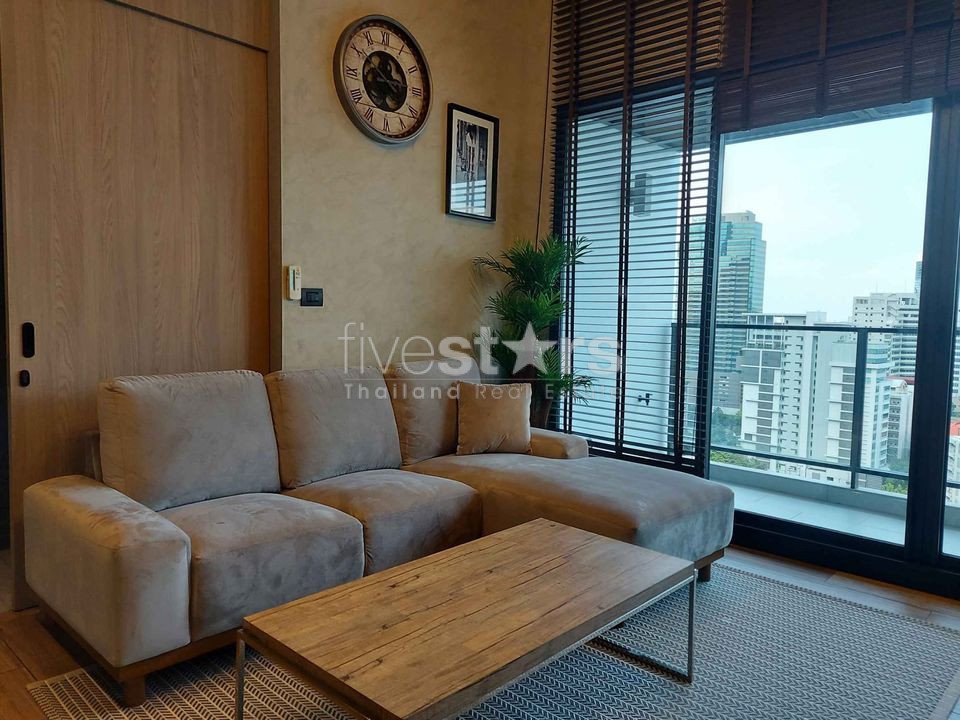 Modern 2 bedrooms condo for sale only 3 minutes walk to MRT Petchburi 1121761718