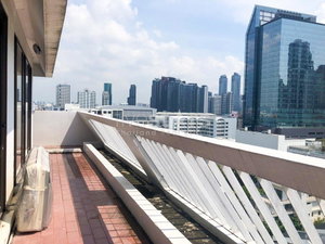 3-bedroom spacious condo for sale in Asok area 619206168