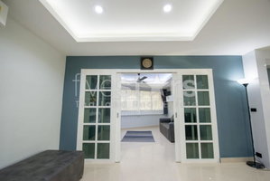 Newly renovated 3-bedroom condo for sale on Phrom Phong 1114234262