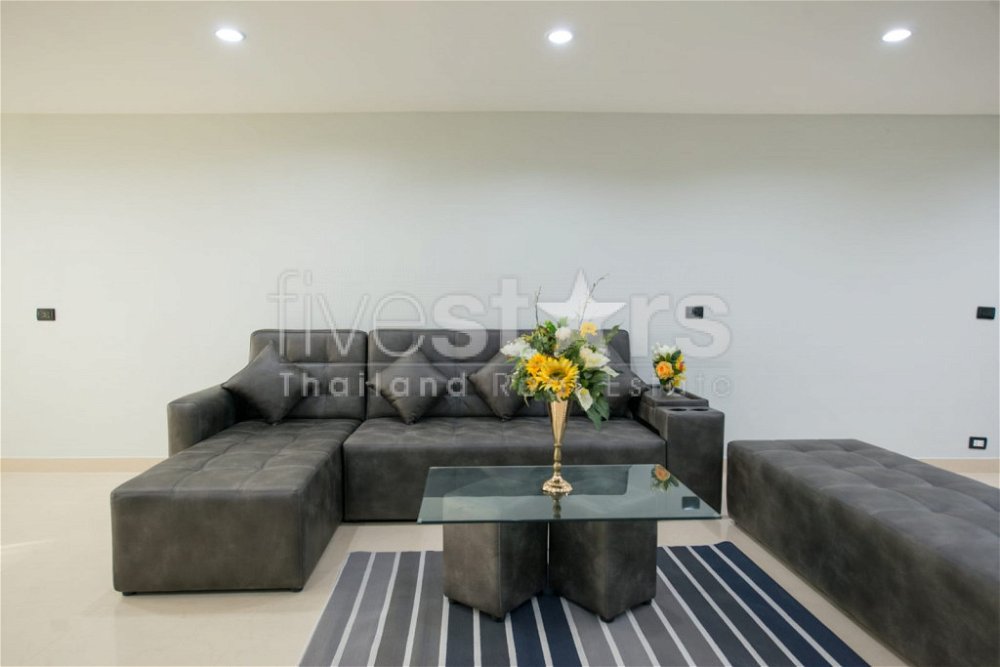 Newly renovated 3-bedroom condo for sale on Phrom Phong 3831197439