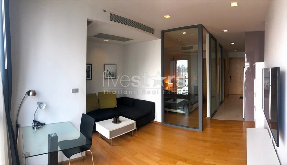 1-bedroom high end condo for sale close to BTS Nana 1039004586