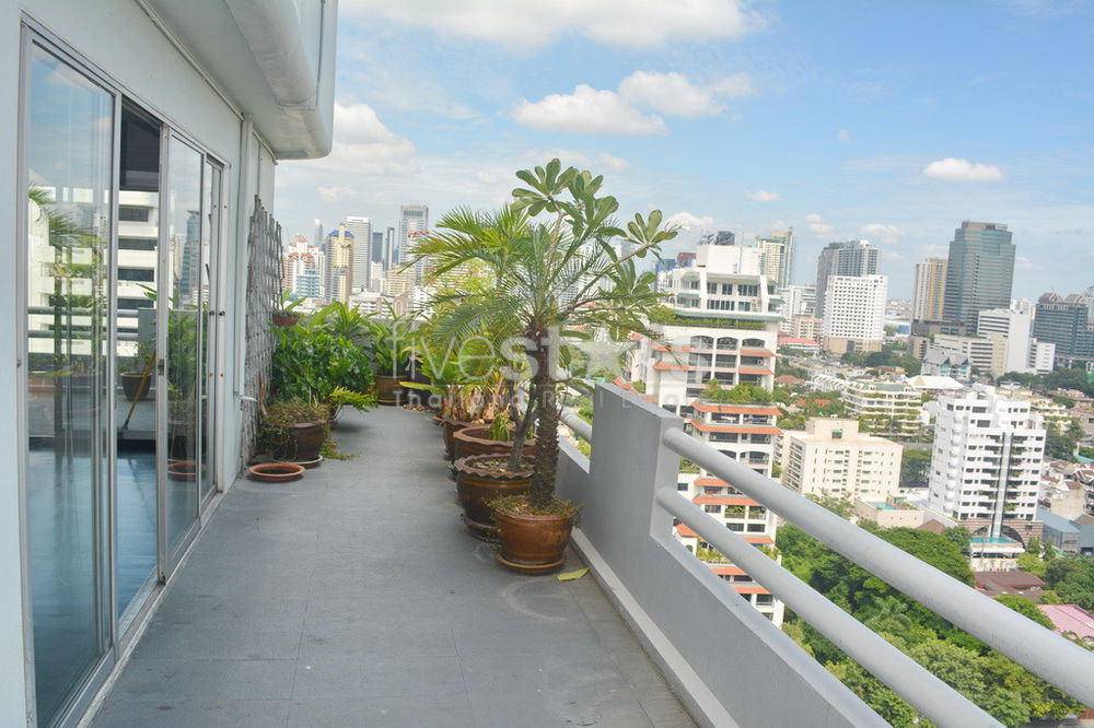 3-bedroom condo for sale with private garden in Phromphong 3130152776