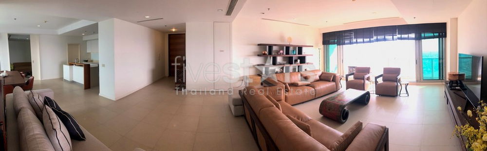 Stunning 3-bedroom riverside high floor condo for sale in Bangkok 1514651222