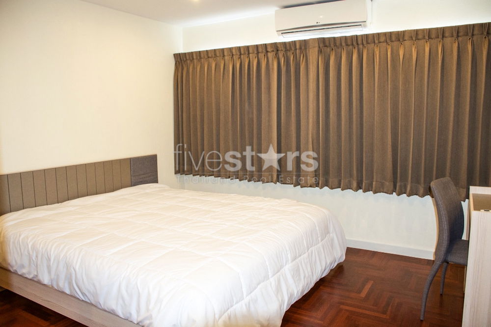 2-bedroom spacious condo for sale close to Sala Daeng BTS Stations 780535352