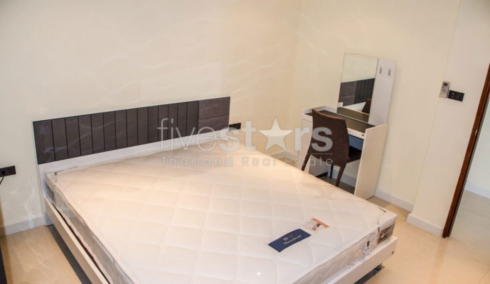 1-bedroom spacious condo for sale on Silom 933050233