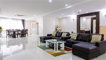 Newly renovated 3-bedroom condo for sale on Phrom Phong 4072539542