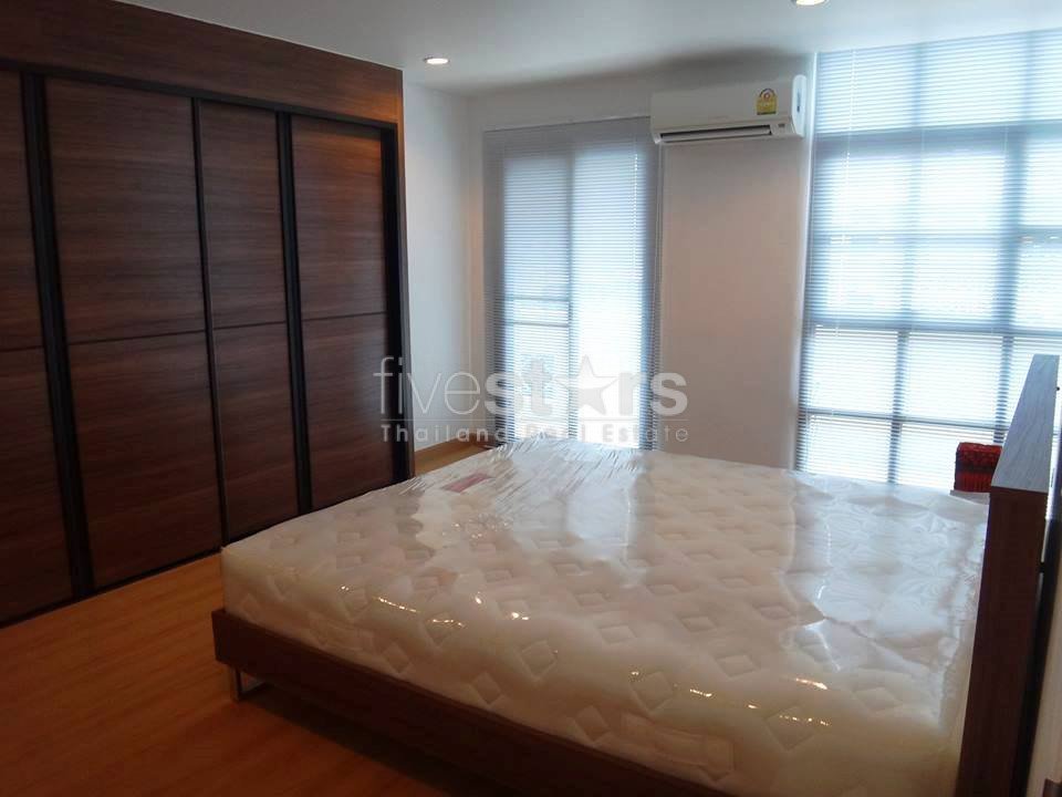 2-bedroom condo for sale on Silom 3972591822