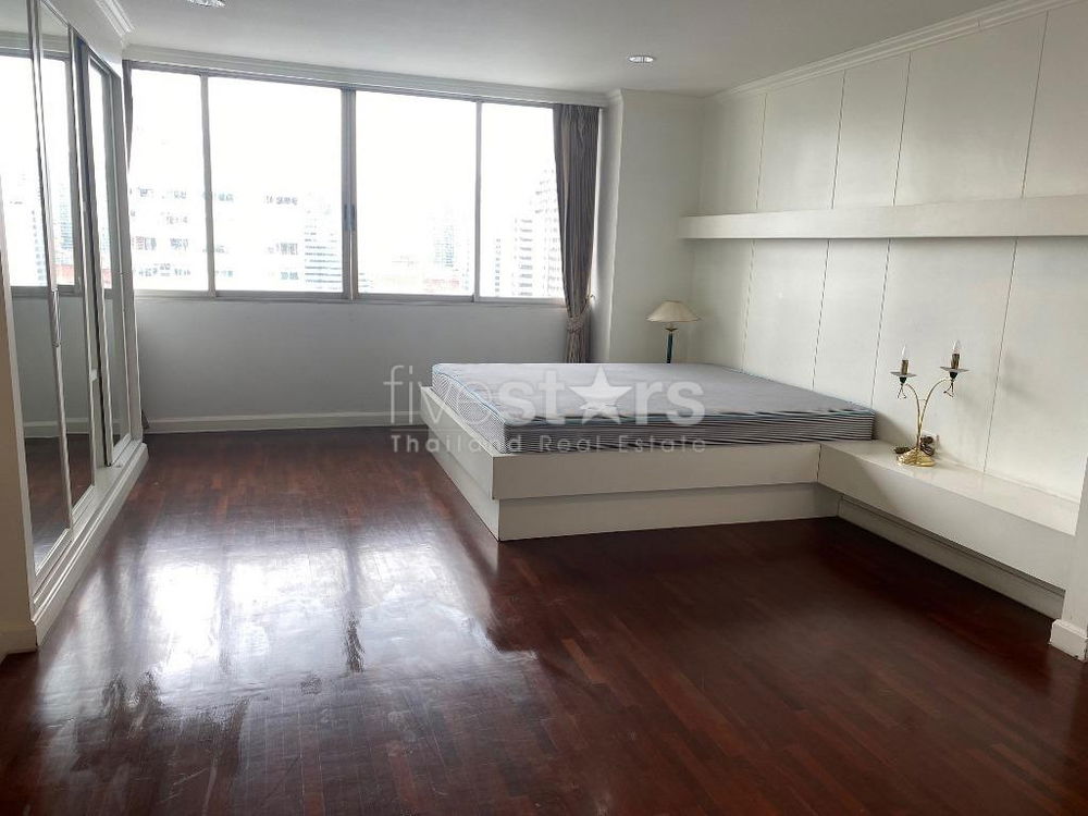 3-bedroom condo for sale on Phrom Phong 1923900781