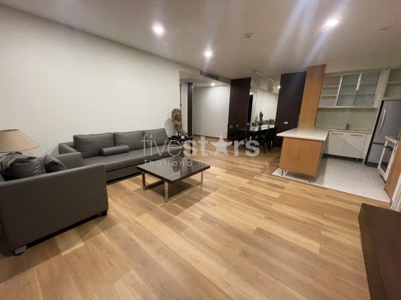 2-bedroom spacious condo for sale on Sala Daeng 52611974
