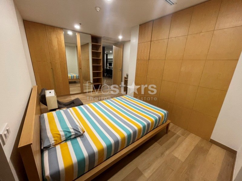 2-bedroom spacious condo for sale on Sala Daeng 52611974