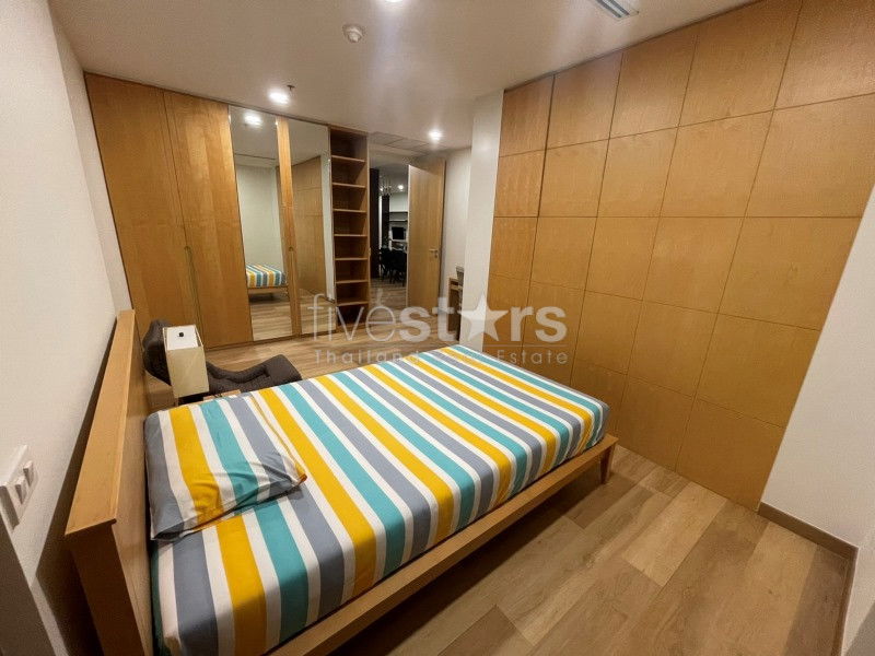 2-bedroom spacious condo for sale on Sala Daeng 52611974