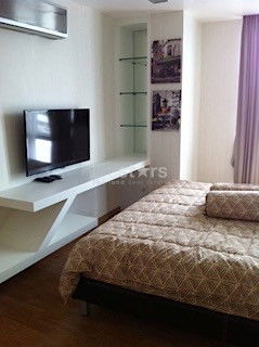 1-bedroom low rise for sale on Phrom Phong to Thong Lo 2582450884