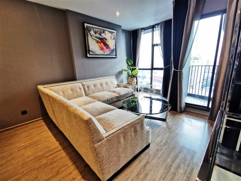 3-bedroom condo for sale close to Ekkamai BTS Station 962629400