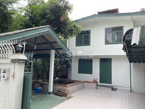 Land with 2 house for sale in Sathorn area 1269690432