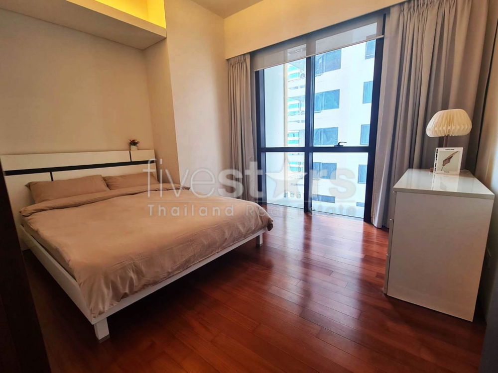 2-bedroom condo for sale close to Ratchadamri BTS station 1828495462