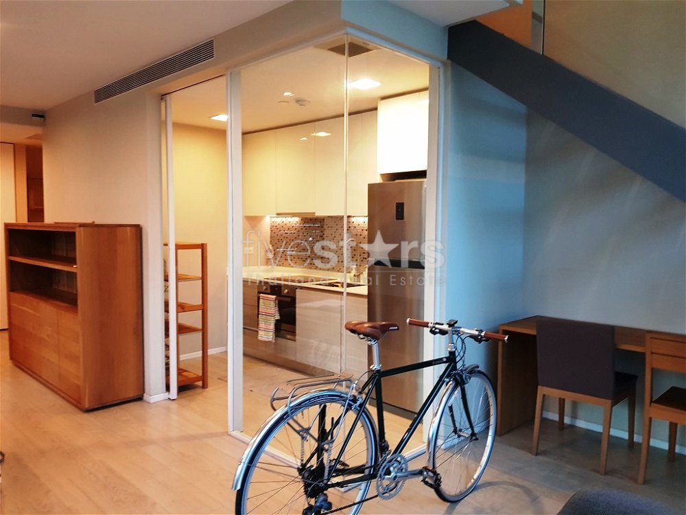 2-bedroom duplex condo for rent close to Sukhumvit MRT Station 3027234601