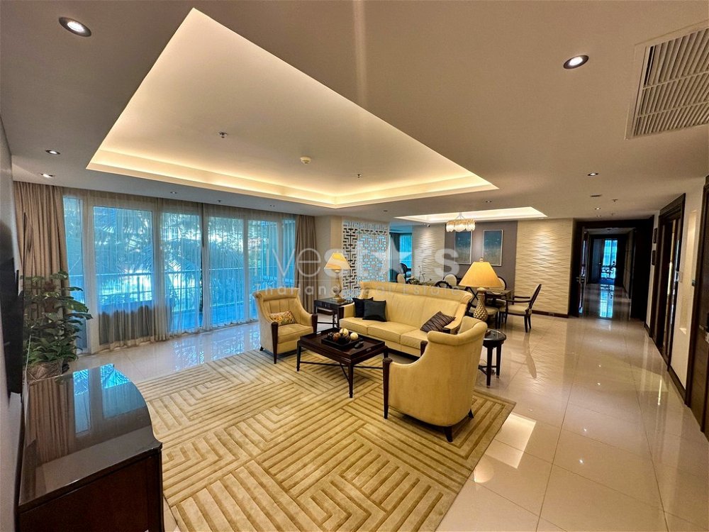 4-bedroom spacious condo for sale 700m from BTS Phromphong 2910117480