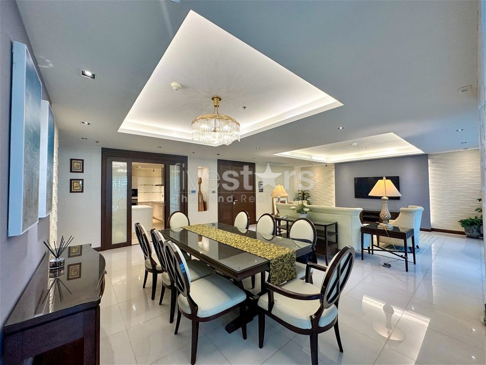 4-bedroom spacious condo for sale 700m from BTS Phromphong 2910117480