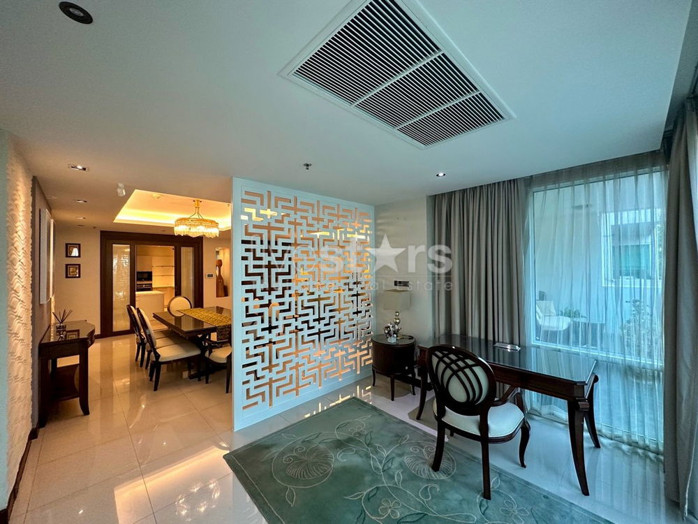 4-bedroom spacious condo for sale 700m from BTS Phromphong 2910117480