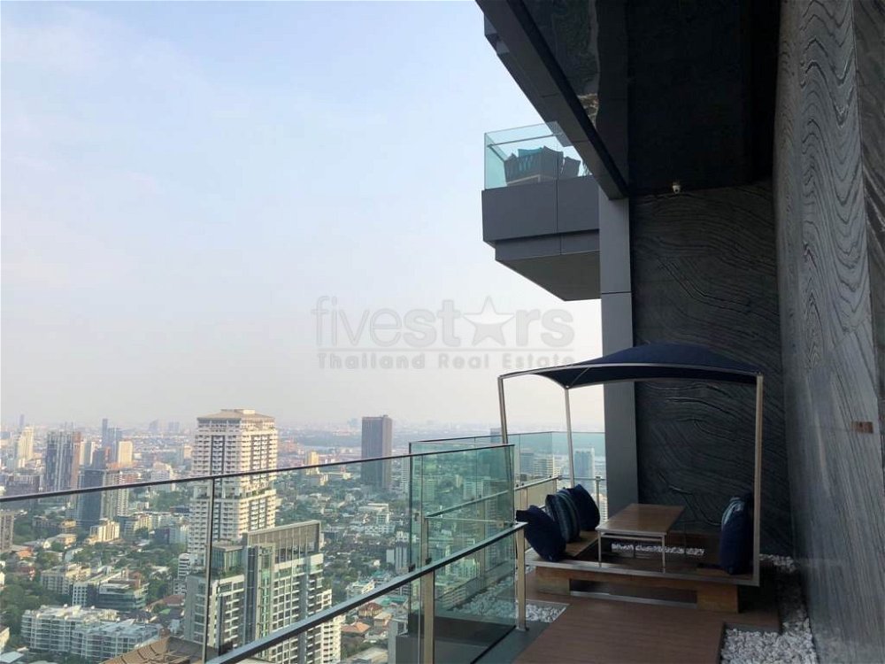3-bedroom high end condo for sale 1 minutes’ walk to Phrom Phong BTS 3709741799