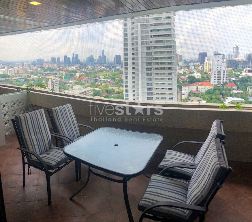 4-bedroom spacious condo for sale in Ekamai area 2038081356