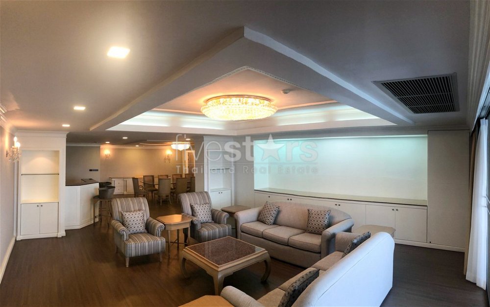 4-bedroom spacious condo for sale in Ekamai area 2038081356
