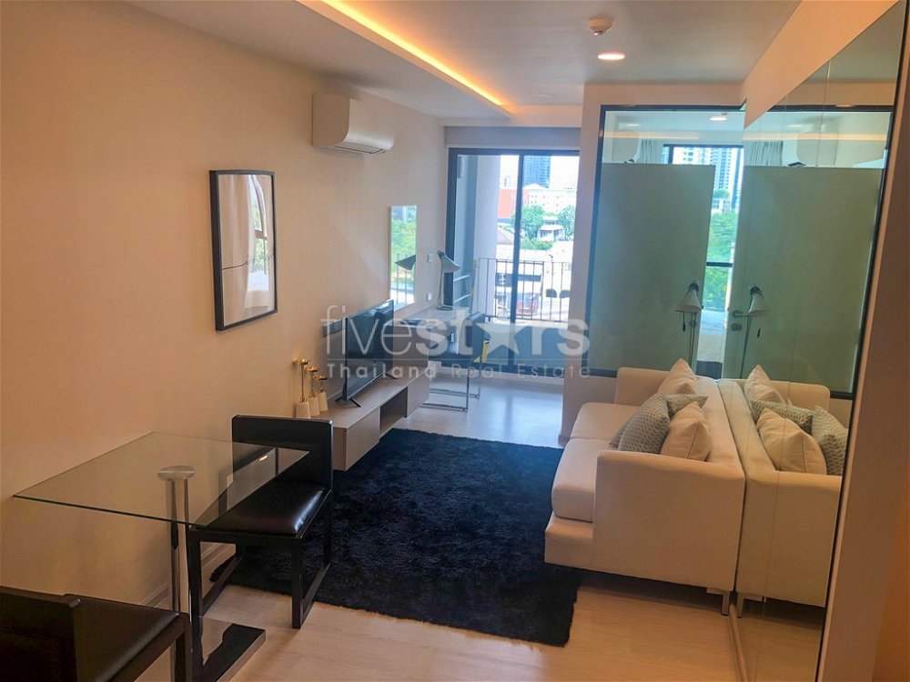 1-bedroom modern condo for sale close to BTS Thonglor 502389349