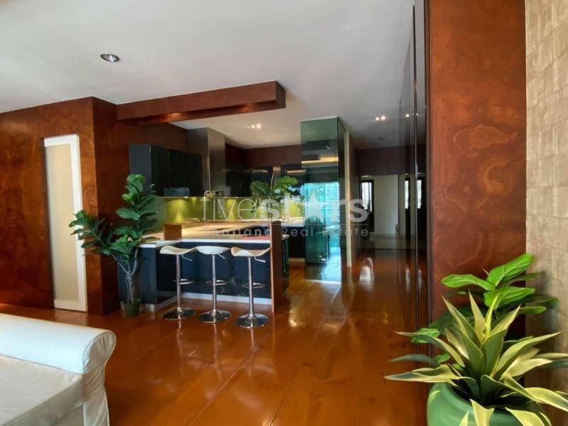 Large 1 bedroom condo for sale on Sathorn 2447075406