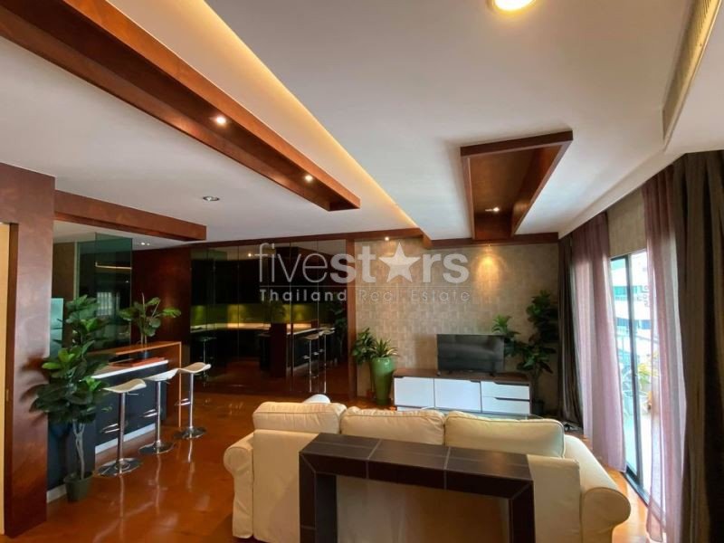 Large 1 bedroom condo for sale on Sathorn 2447075406