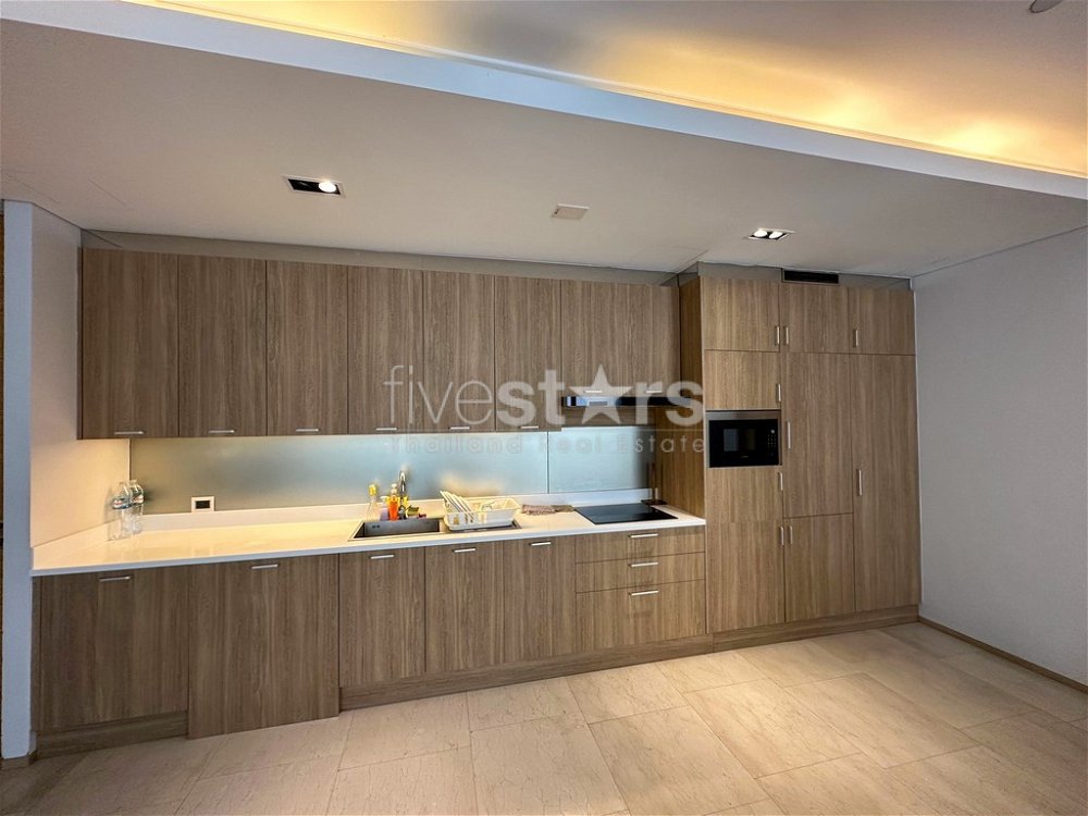 2-bedroom modern condo for sale close to Lumpini Park 4220230997