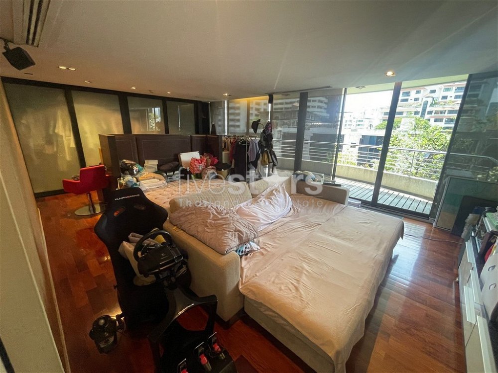 2-bedroom duplex with large terrace for sale in Phromphong area 2130283148