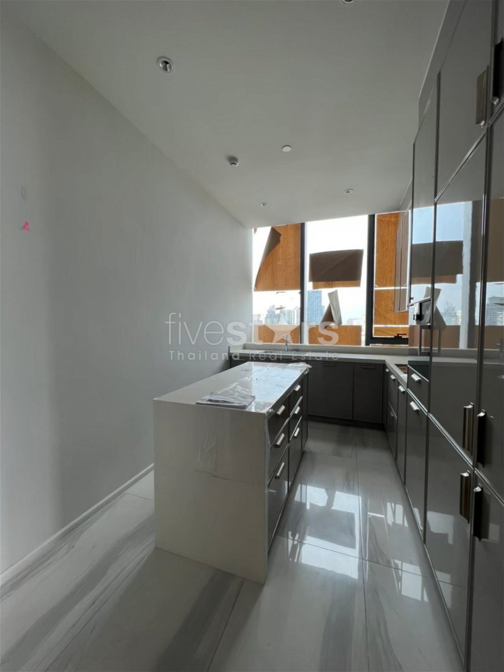 2-bedroom high end condo for sale close to BTS Phromphong 1657768347