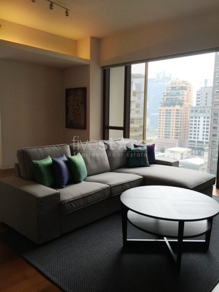 1-bedroom condo for sale close to Ratchadamri BTS station 1504190239