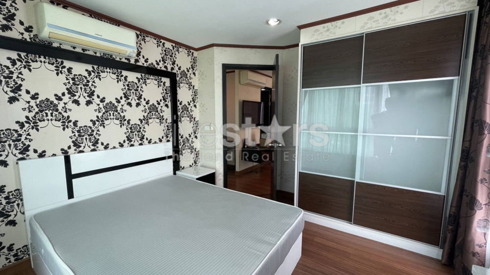 1 bedroom condo for sale close to Huai Khwang MRT station 1278089269