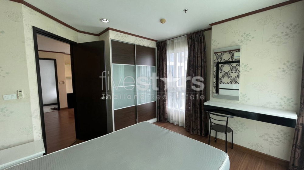 1 bedroom condo for sale close to Huai Khwang MRT station 1278089269