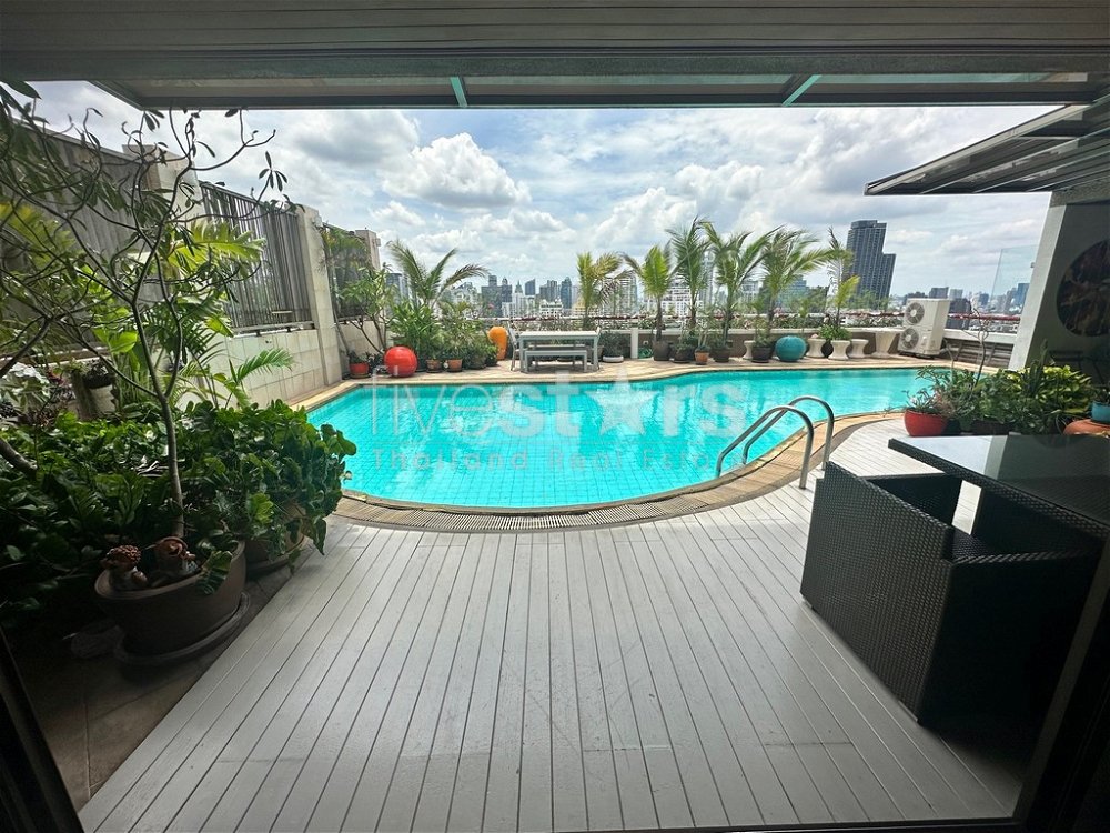 3-bedroom penthouse with private pool for sale in Asoke area 2697143291
