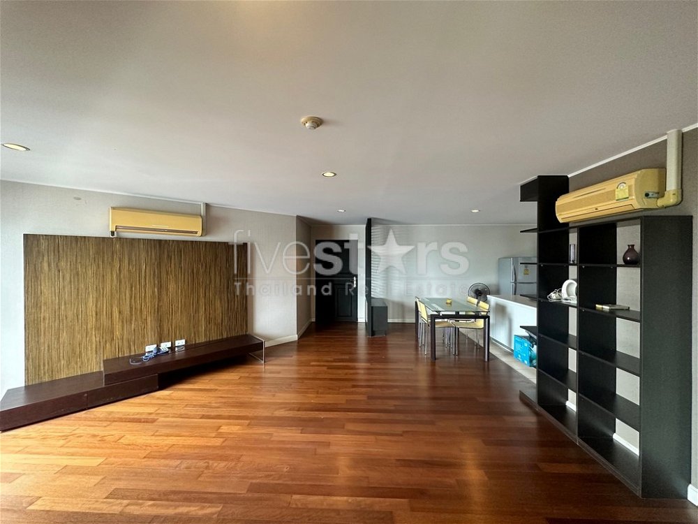 4-bedroom top floor condo for sale in Sathorn area 2174661867