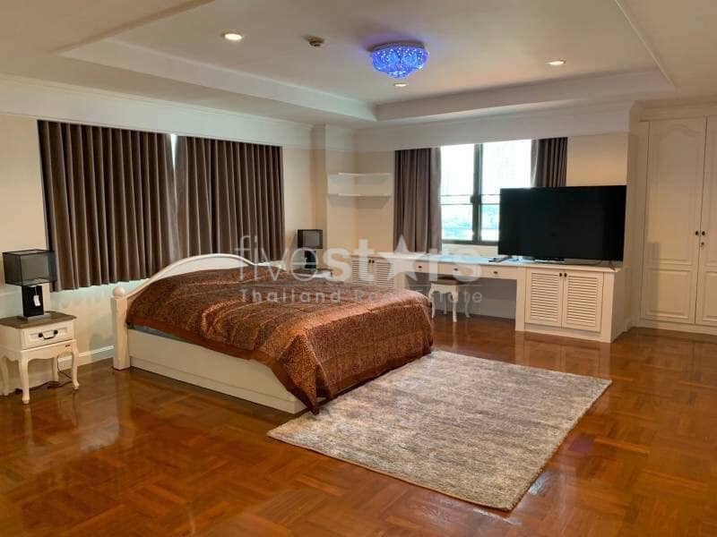 Large 3 Bedroom condo for sale on Ekkamai 3103035732