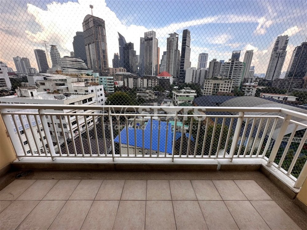 3-bedroom corner unit condo for sale on Phrom Phong 3637813404