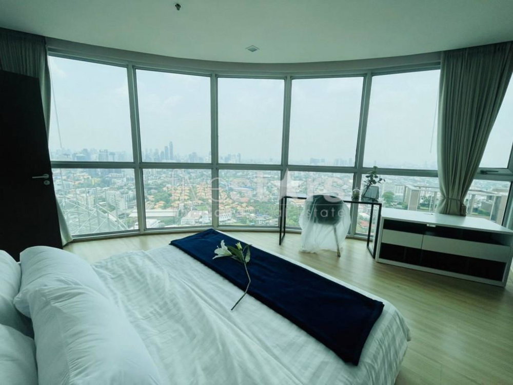 1-bedroom high rise condo for sale close to Phra Khanong BTS station 2736234255