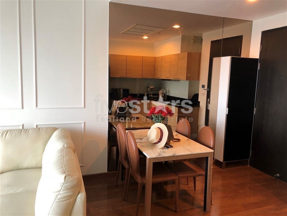 1-bedroom modern condo for sale close to BTS Chidlom 2193020362