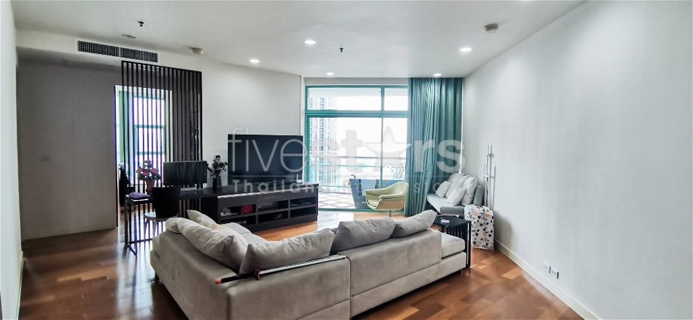 2-bedroom city view condo for sale on Riverside 3117297681