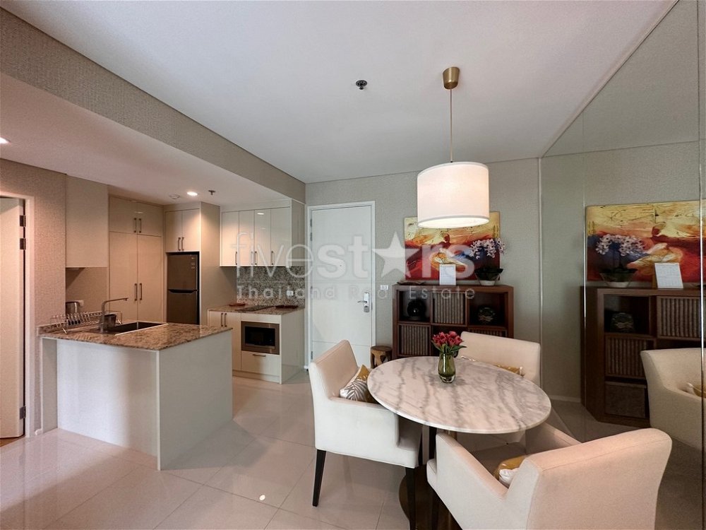1-bedroom high floor condo for sale close to MRT Petchaburi 2841857403