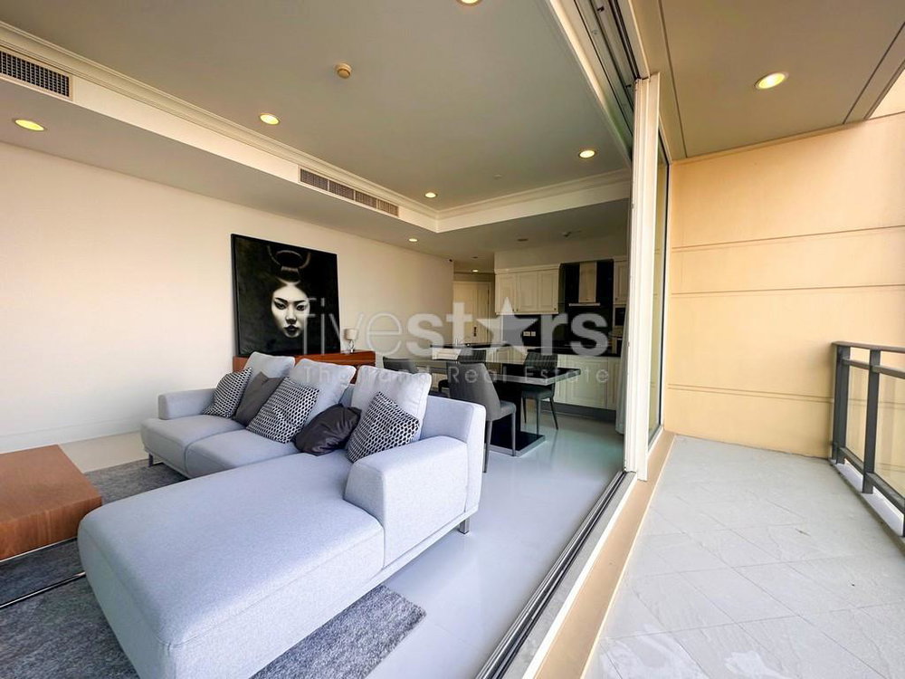 2-bedroom high-end condo for sale close to BTS Asoke 1522779396