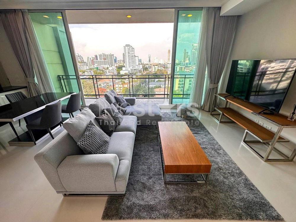 2-bedroom high-end condo for sale close to BTS Asoke 1522779396
