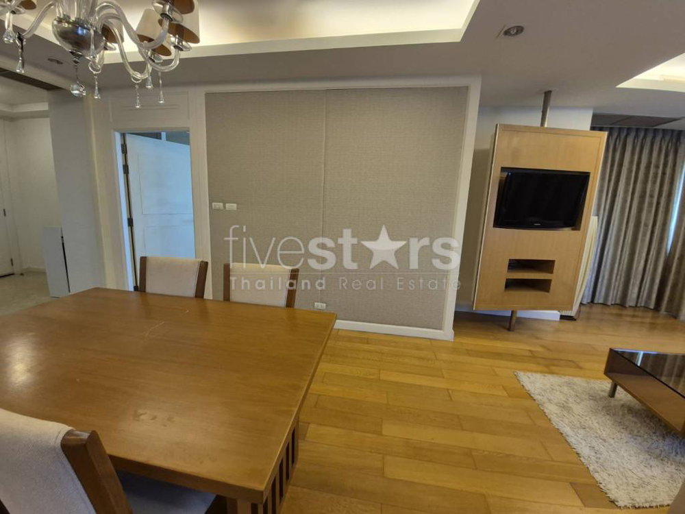 1-bedroom spacious condo for sale close to MRT Lumpini 933637713
