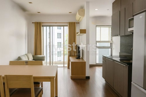 1-bedroom condo for sale close to Phayathai BTS and subway stations. 3838333513
