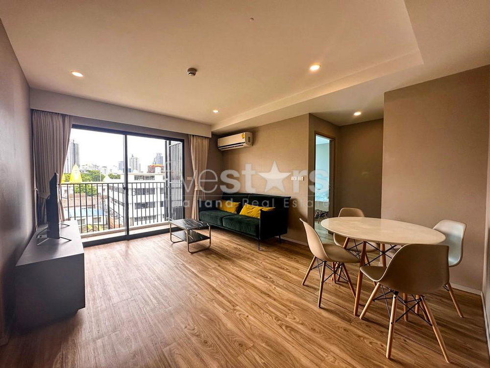 2-bedroom modern condo for sale close to BTS Surasak 964535907